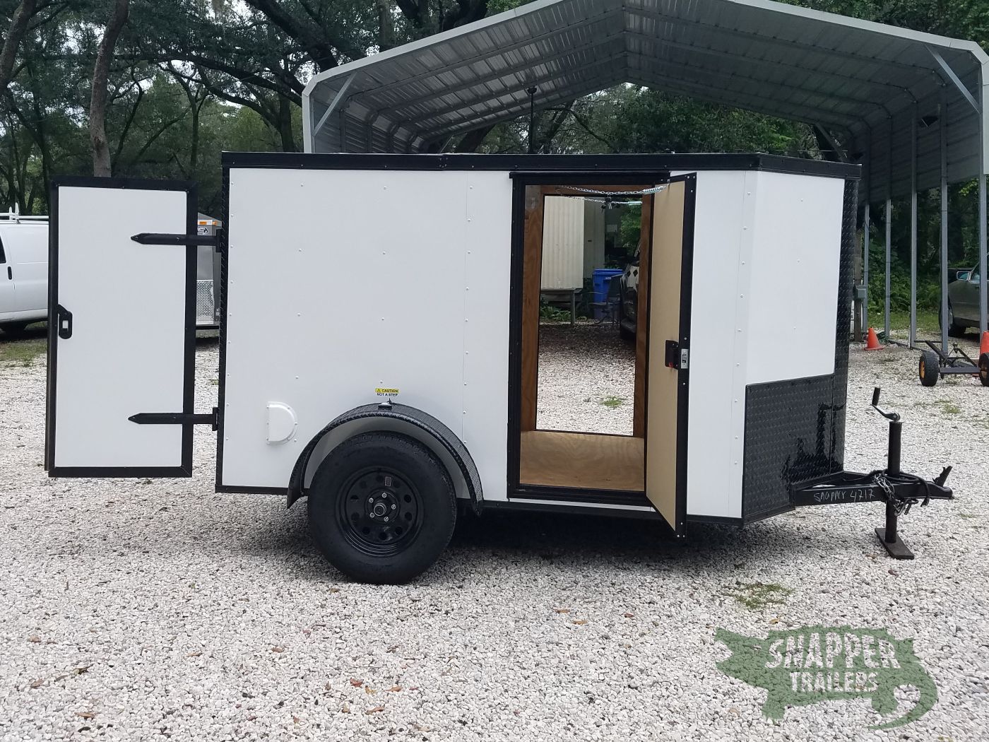 Quality Cargo 5x8 SA Trailer - White, Barn Doors, Blackout Package, Two Side Doors, Side Vents - Image 10