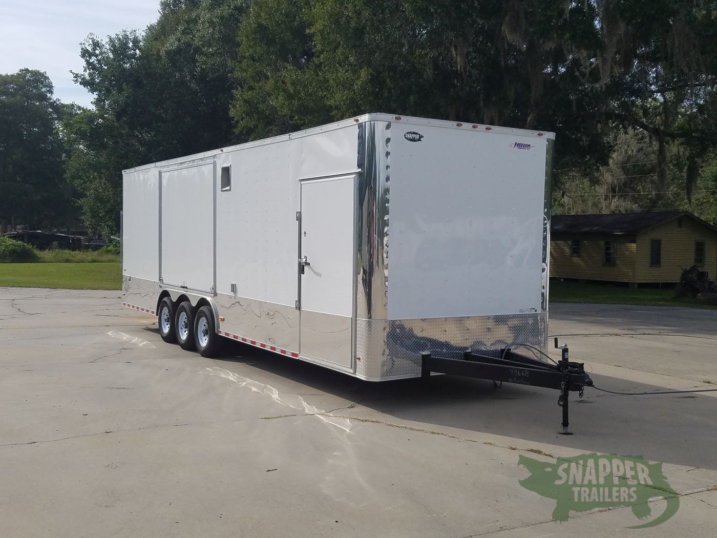 Freedom Trailers 8.5x30 TA Trailer - White, Ramp, Side Door, 5K Axles, D-Rings - Image 13
