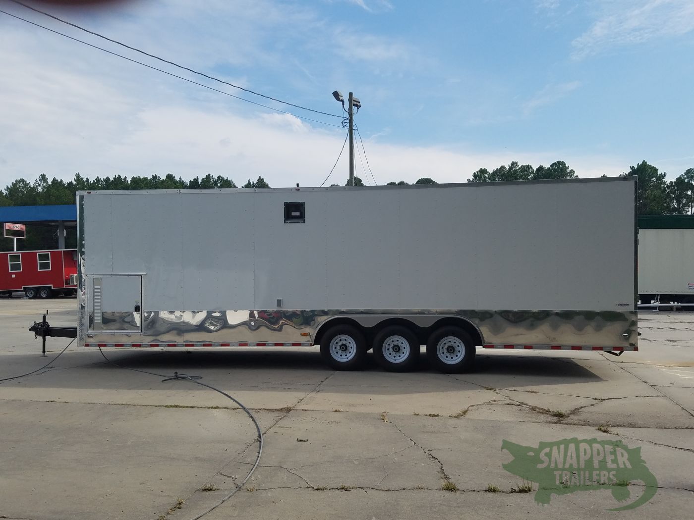 Freedom Trailers 8.5x30 TA Trailer - White, Ramp, Side Door, 5K Axles, D-Rings - Image 3