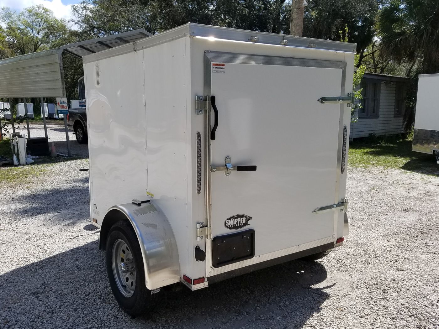 Quality Cargo 5x6 SA Trailer - White, Ramp, Side Vents - Image 7