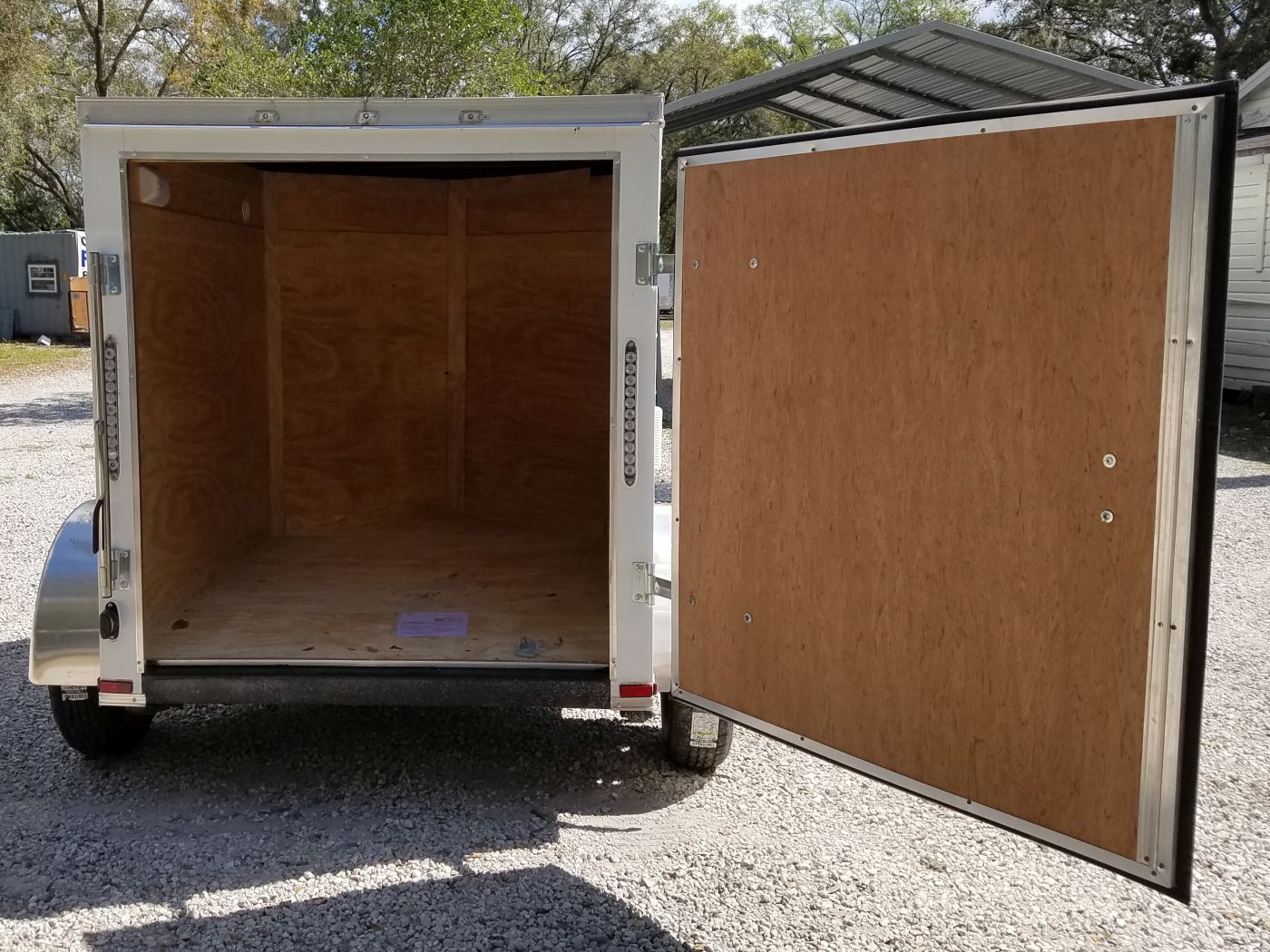 Quality Cargo 5x6 SA Trailer - White, Ramp, Side Vents - Image 8