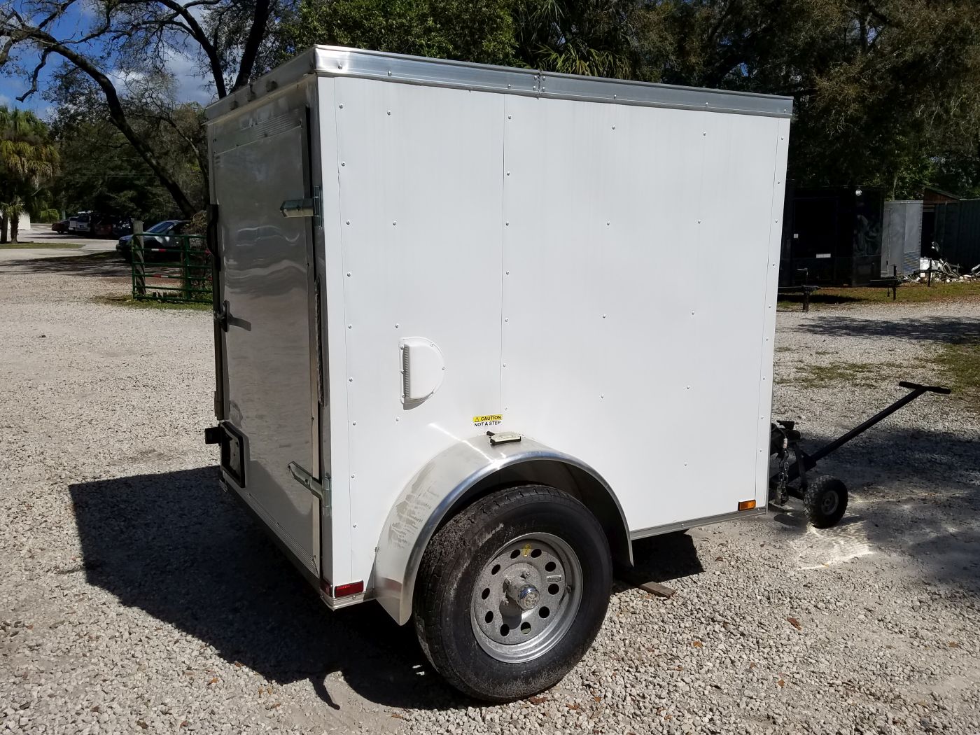 Quality Cargo 5x6 SA Trailer - White, Ramp, Side Vents - Image 11
