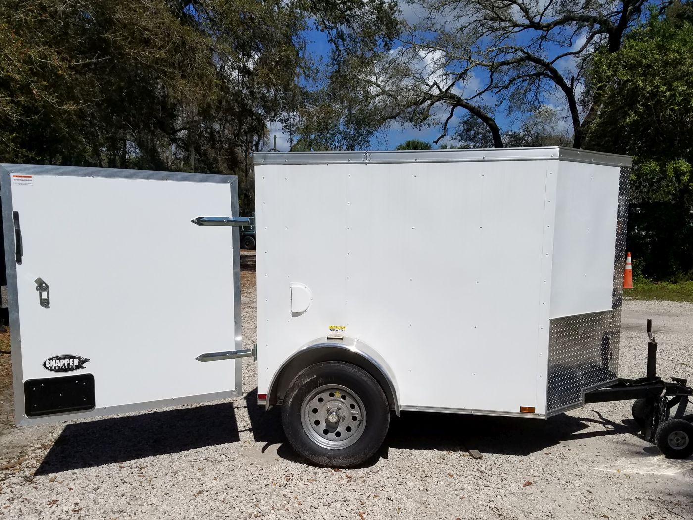 Quality Cargo 5x6 SA Trailer - White, Ramp, Side Vents - Image 12
