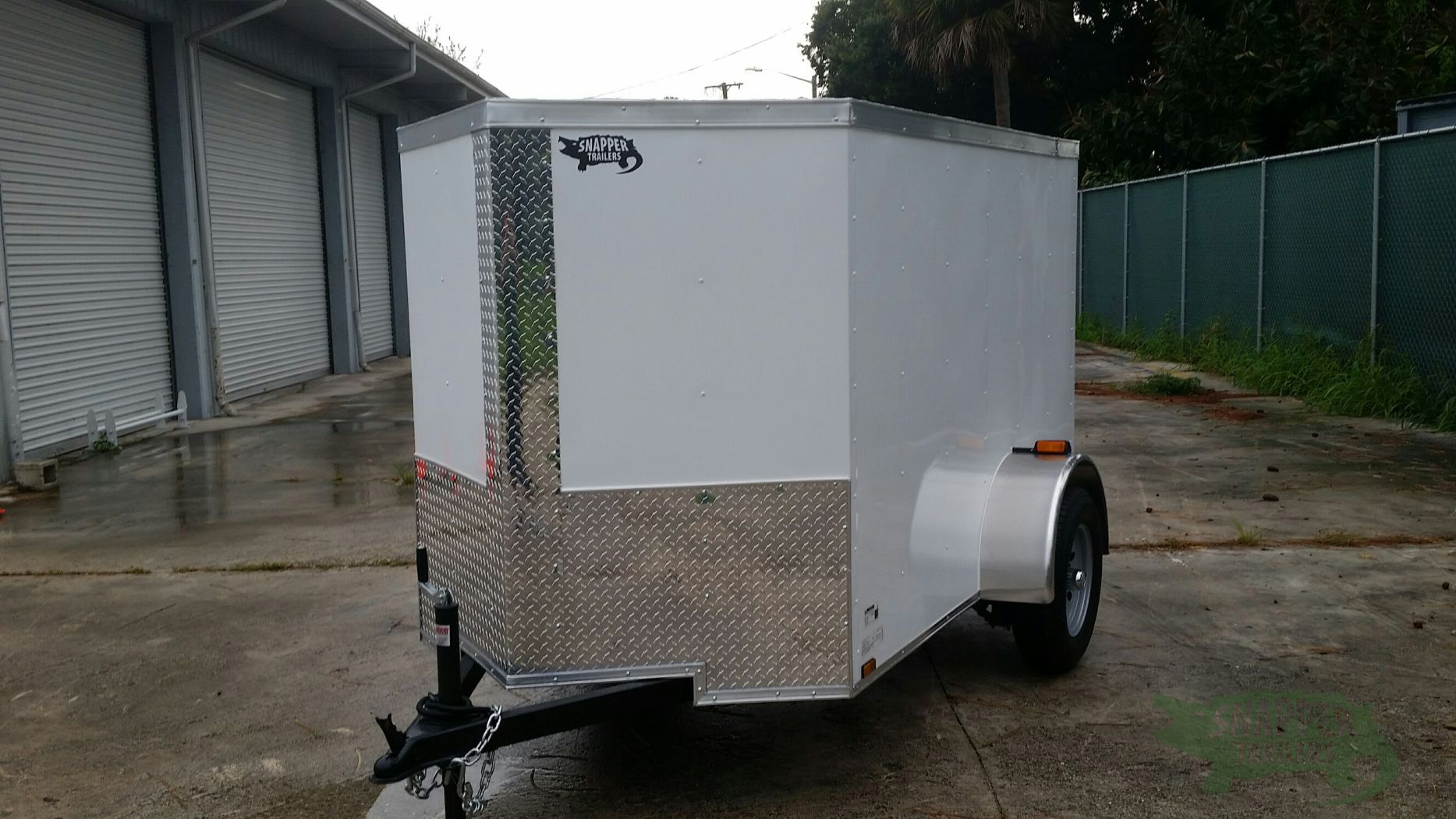 Quality Cargo 5x8 SA Trailer - White, Ramp, Side Door, Roof Vent - Image 2