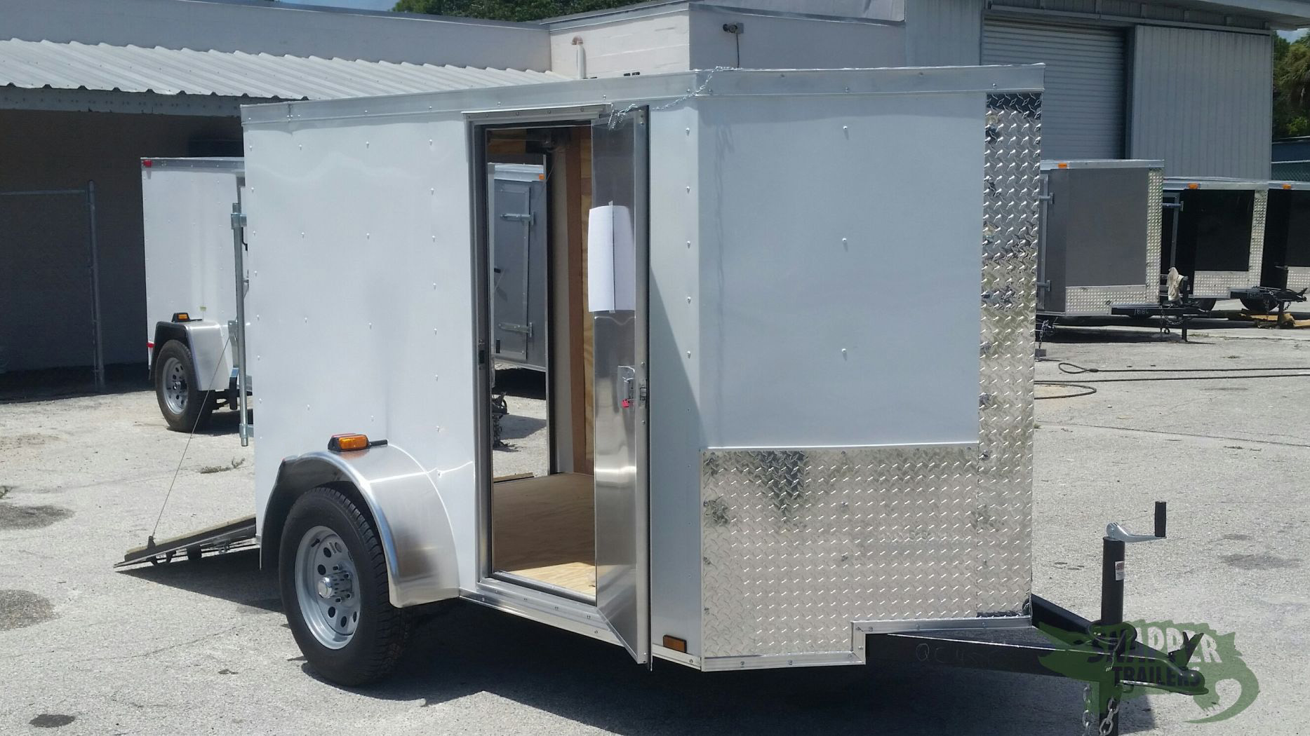 Quality Cargo 5x8 SA Trailer - White, Ramp, Side Door, Roof Vent - Image 12