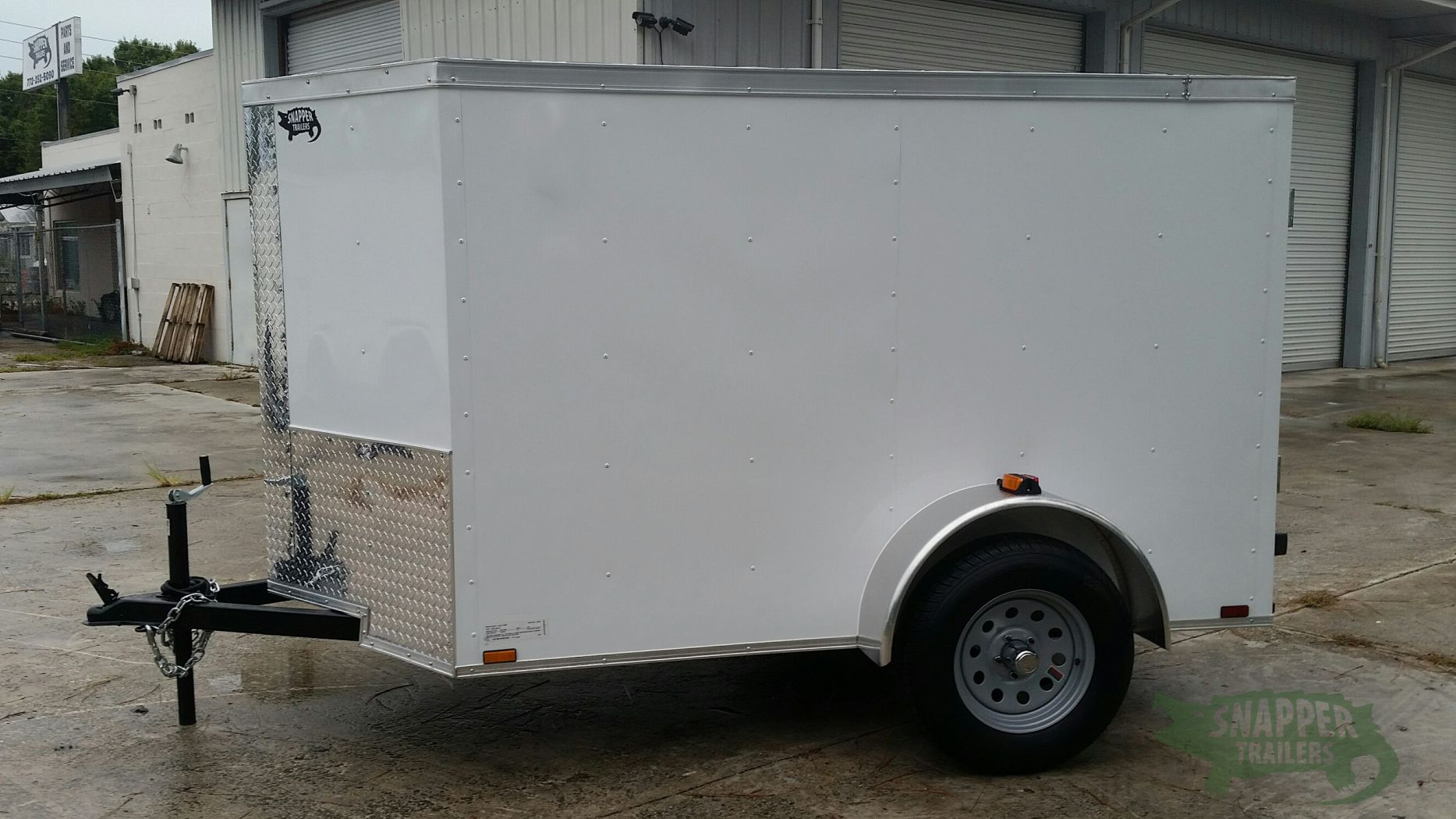 Quality Cargo 5x8 SA Trailer - White, Ramp, Side Door, Roof Vent - Image 3