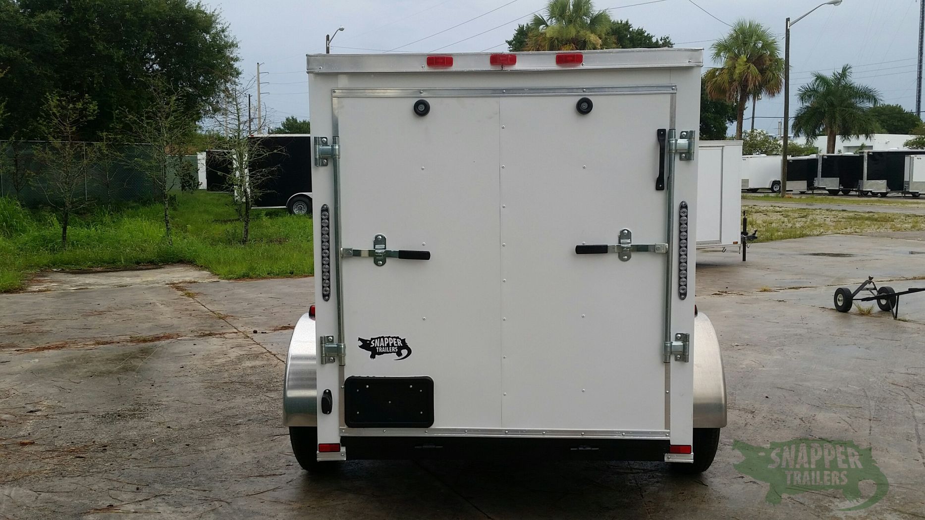 Quality Cargo 5x8 SA Trailer - White, Ramp, Side Door, Roof Vent - Image 7