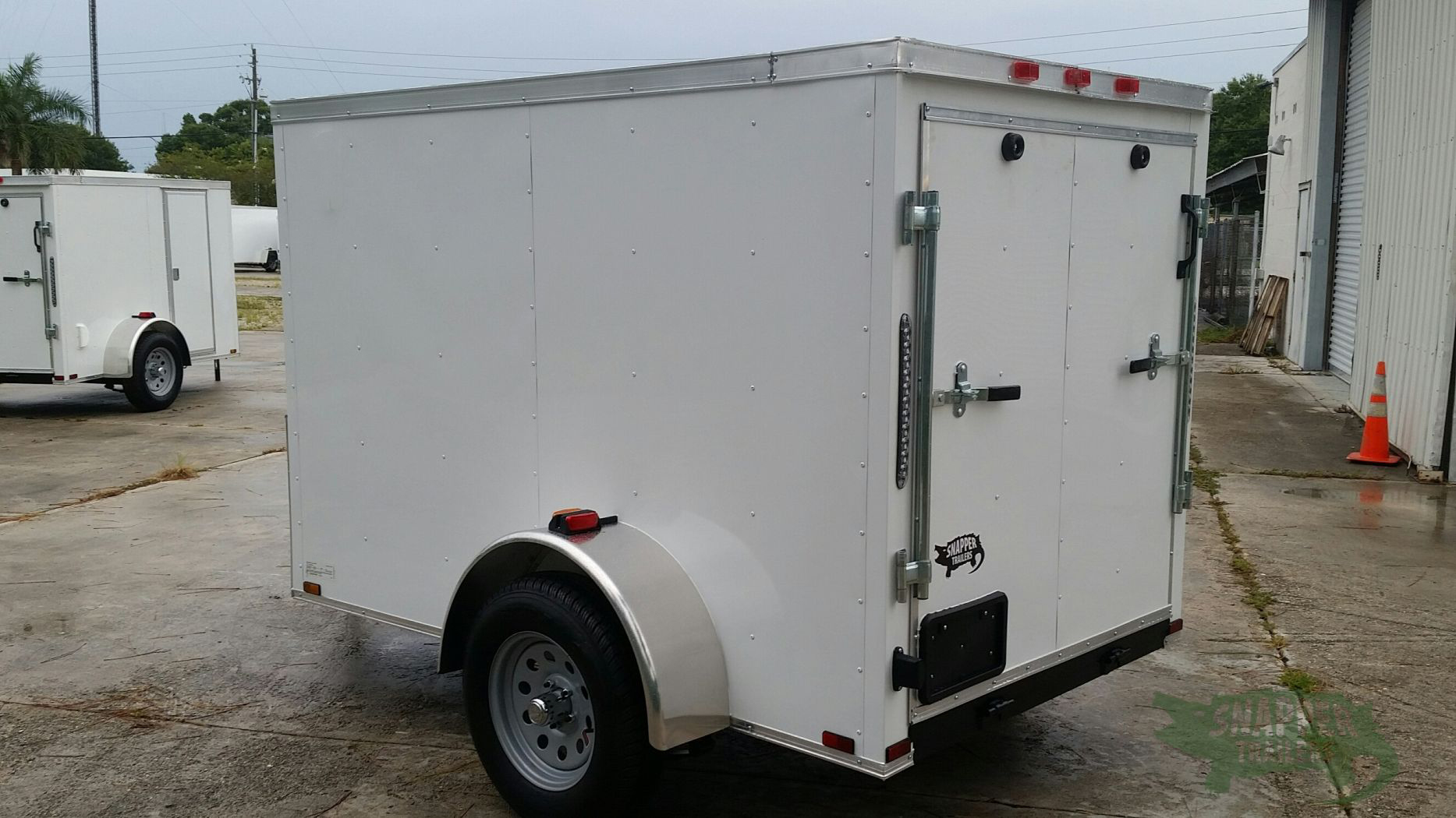 Quality Cargo 5x8 SA Trailer - White, Ramp, Side Door, Roof Vent - Image 5
