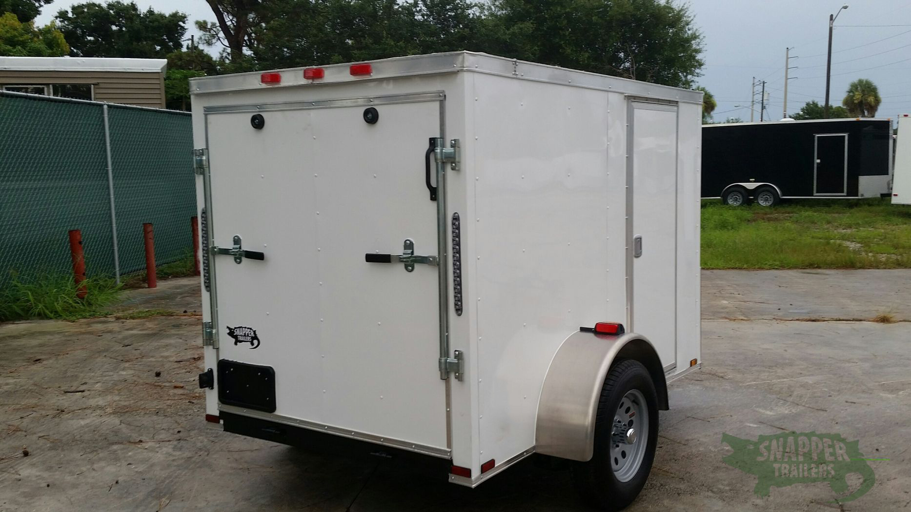 Quality Cargo 5x8 SA Trailer - White, Ramp, Side Door, Roof Vent - Image 9